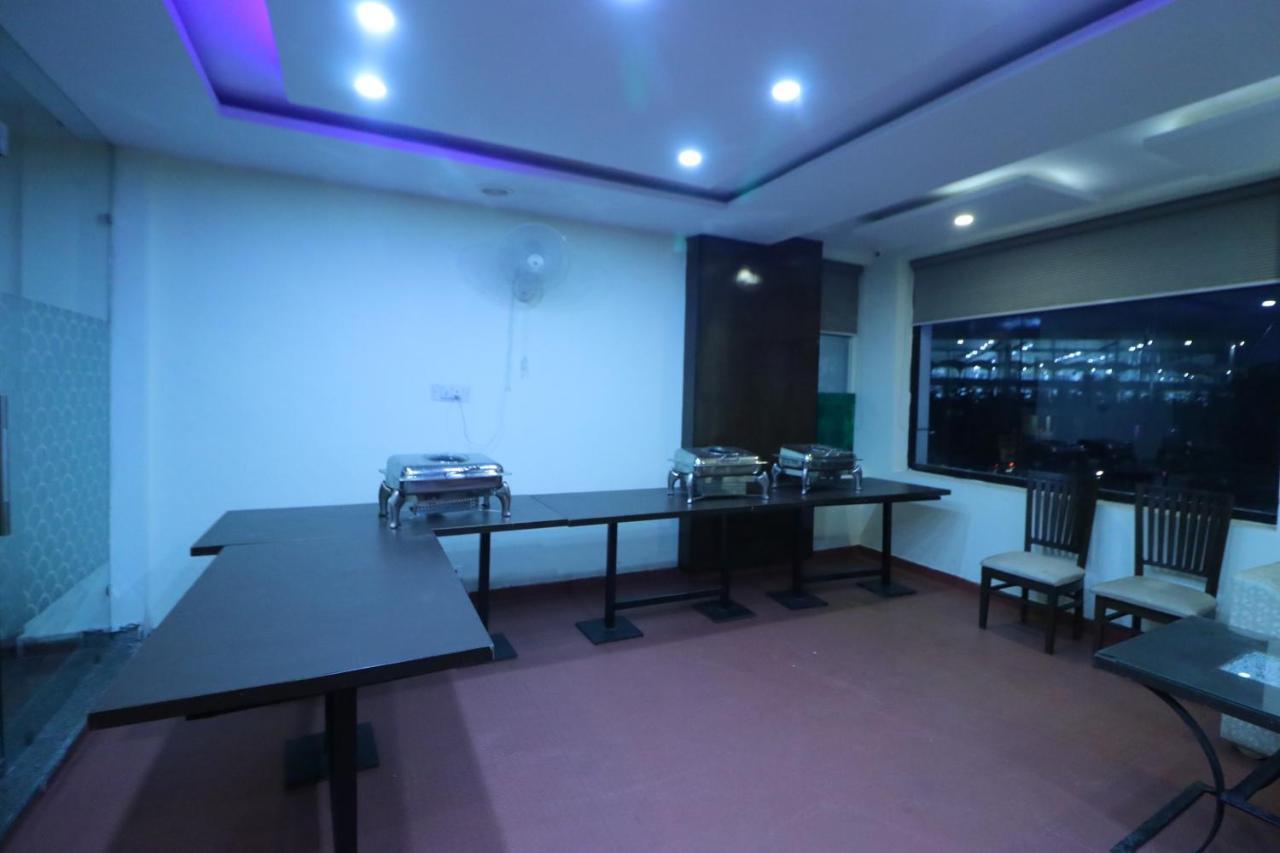 Hotel Eurasia Mohali International Airport Zirakpur Eksteriør billede
