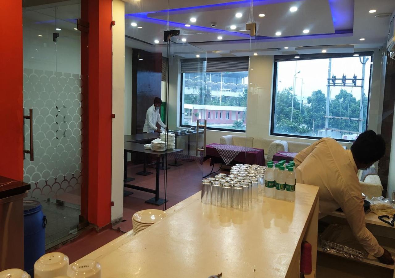 Hotel Eurasia Mohali International Airport Zirakpur Eksteriør billede