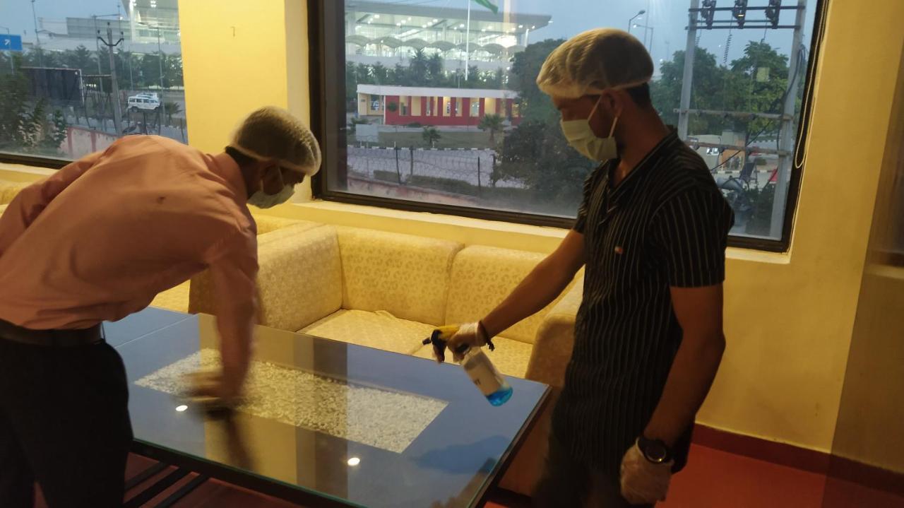 Hotel Eurasia Mohali International Airport Zirakpur Eksteriør billede